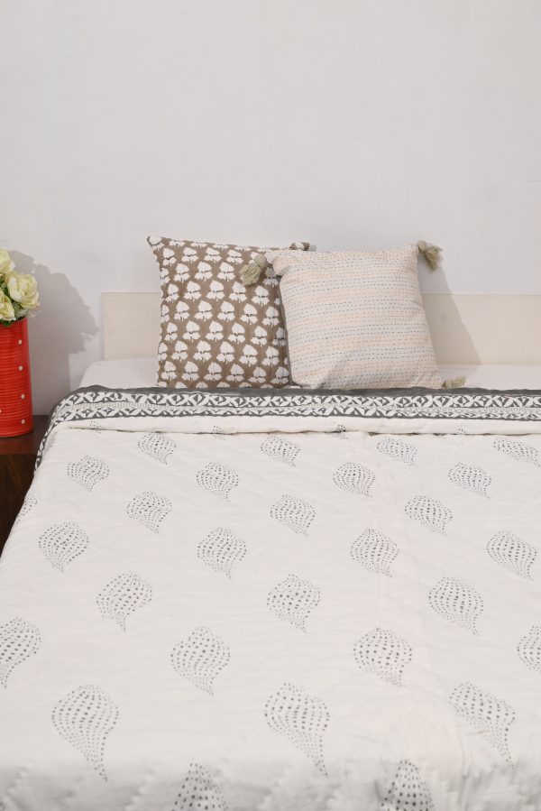 Chrysanthemum Block Printed Cotton Quilt - Image 3