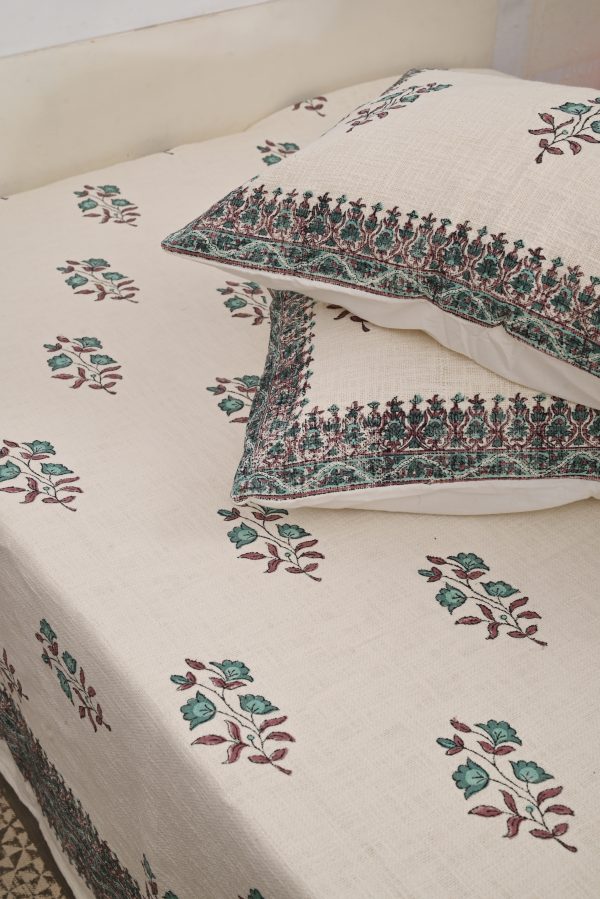 Papoula Block Printed Cotton Jute Bedcover with 2 Pillow Covers - Image 2