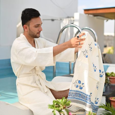 Intimate White Block Printed Bathrobe - Image 3