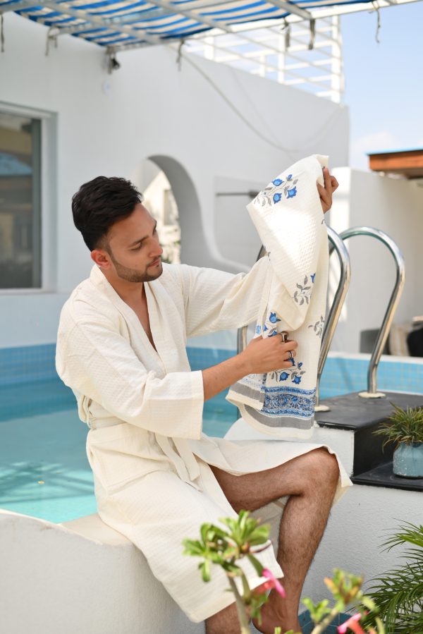 Intimate White Block Printed Bathrobe - Image 5