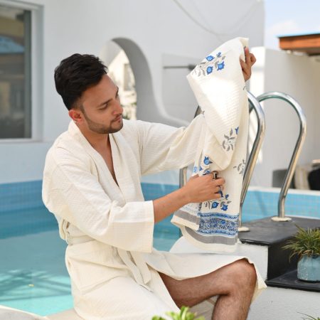 Intimate White Block Printed Bathrobe - Image 5