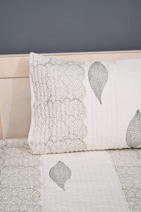 Black Night Block Printed Quilted Bedcover with Pillow Covers - Image 3