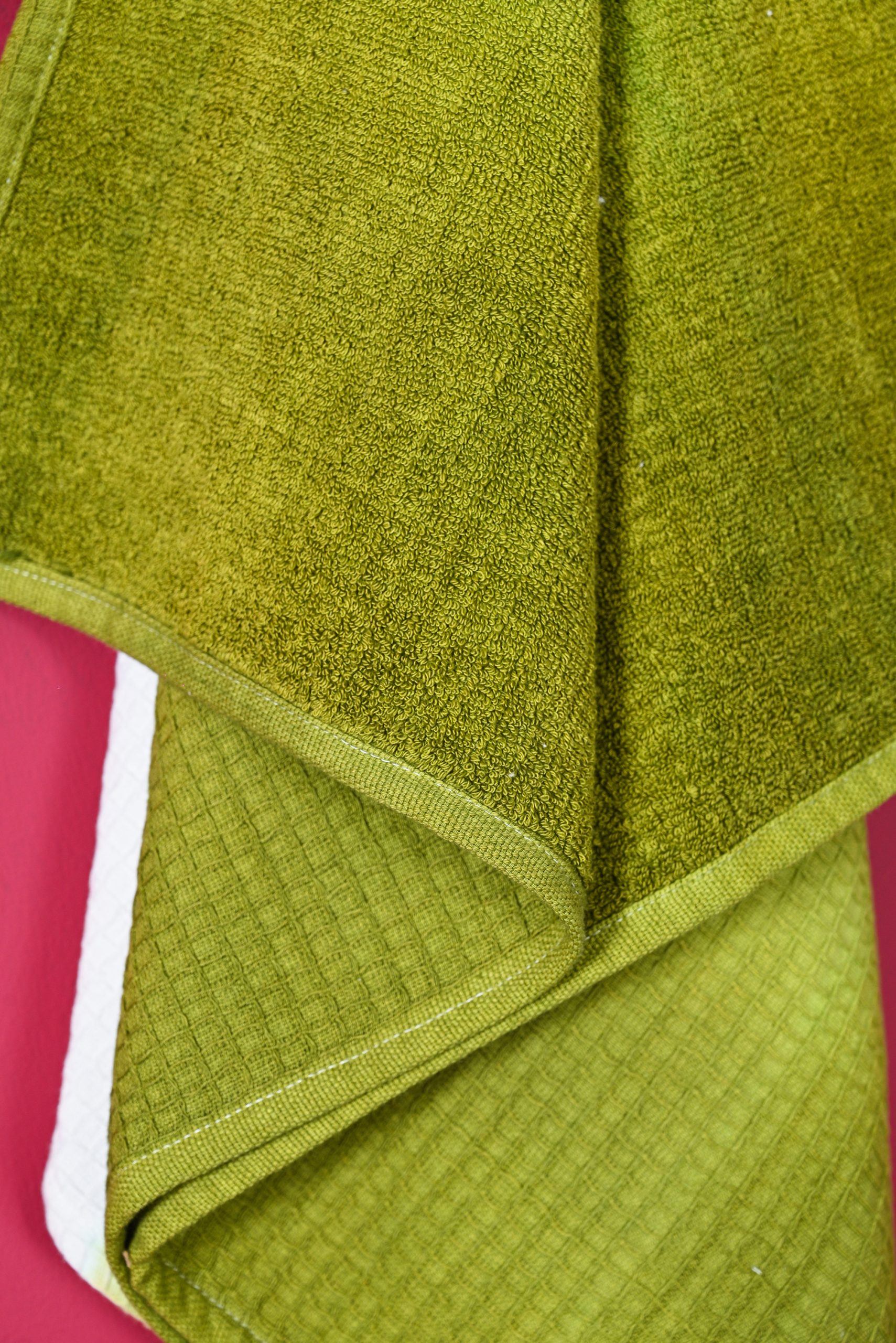 Verdant rainbow printed adult bath towel - Image 2